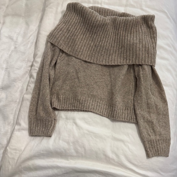 Abercrombie Sweater - Picture 1 of 4